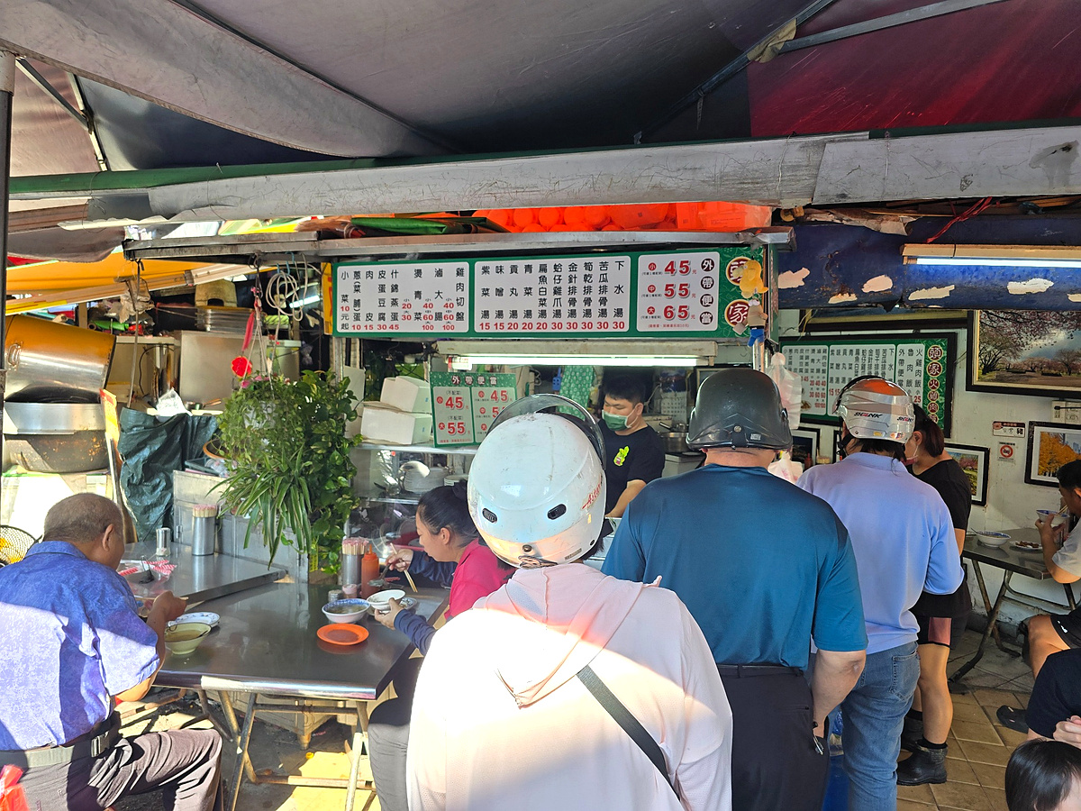 嘉義美食｜頭家火雞肉飯：東市場銅板美食，25元火雞肉飯與滑嫩蒸蛋必點！ @小齊嘴很忙